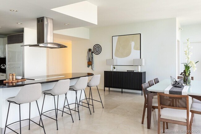 Foto del edificio - 6899 Collins Ave