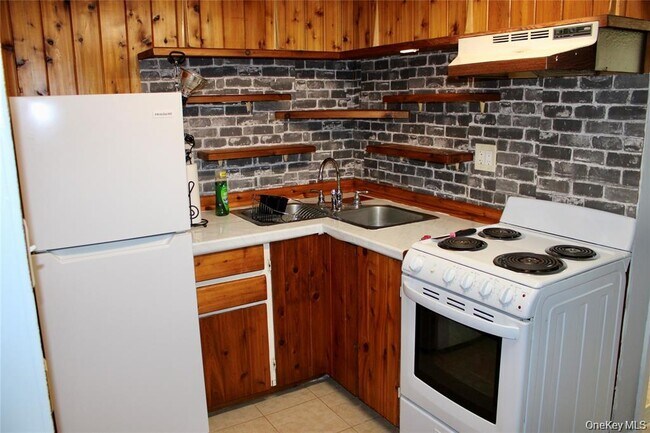 Foto del edificio - 24 Chestnut Ln