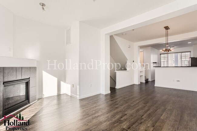 Foto del edificio - Amazing 3-level Home in Beautiful Neighbor...