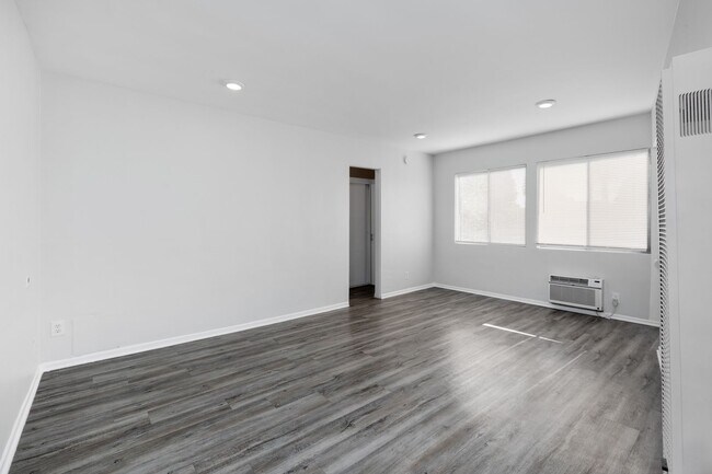 Interior Photo - 1253 Havenhurst Drive