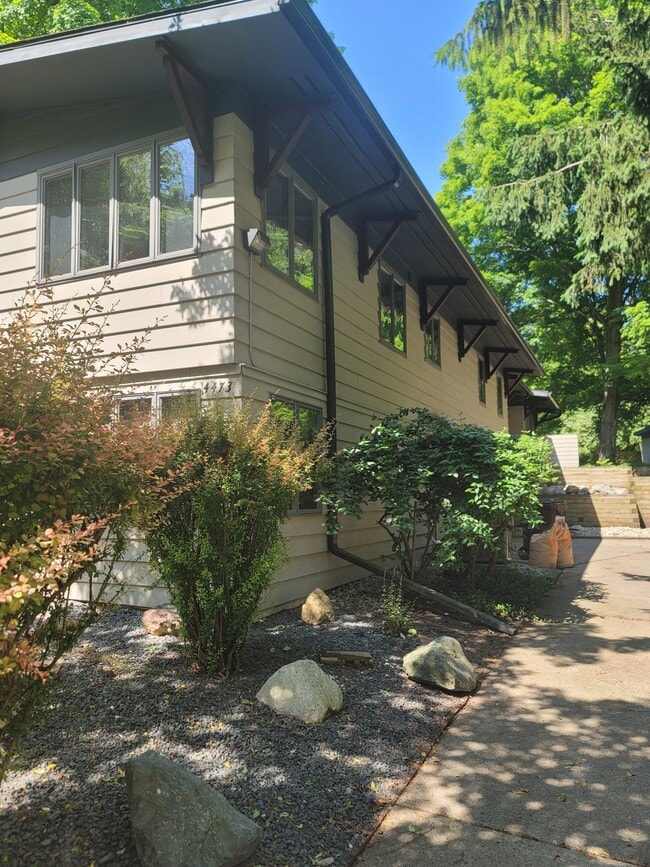 Building Photo - 4473 Maumee Dr