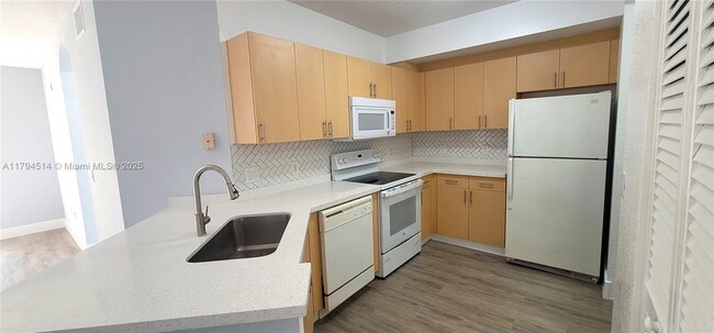 Foto del edificio - 704 Belmont Ln