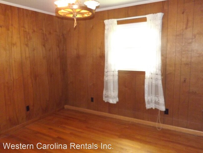 Building Photo - 3 br, 2 bath House - 408 S. Painter Rd
