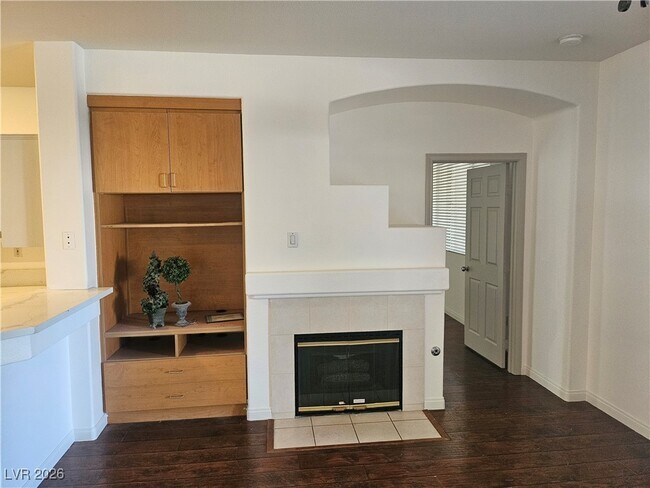 Foto del edificio - 2266 Surrey Meadows Ave