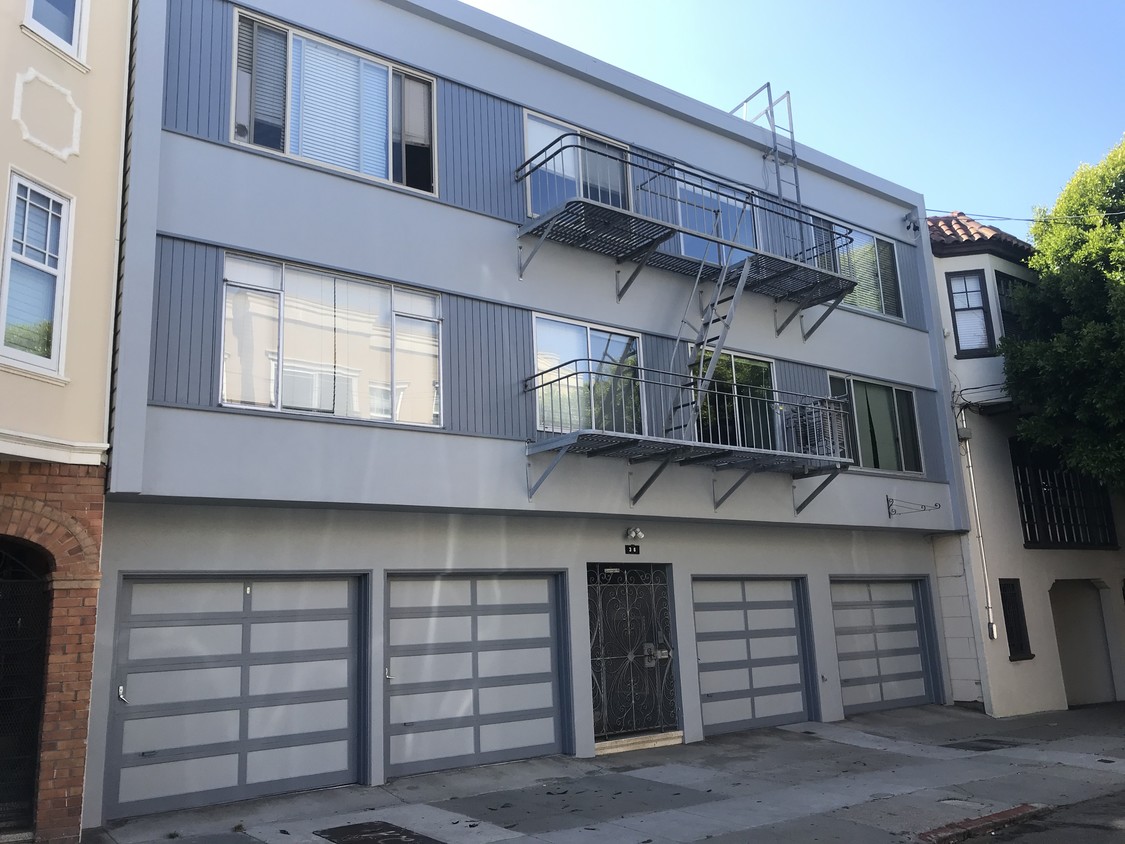 Primary Photo - 36 Oakwood St