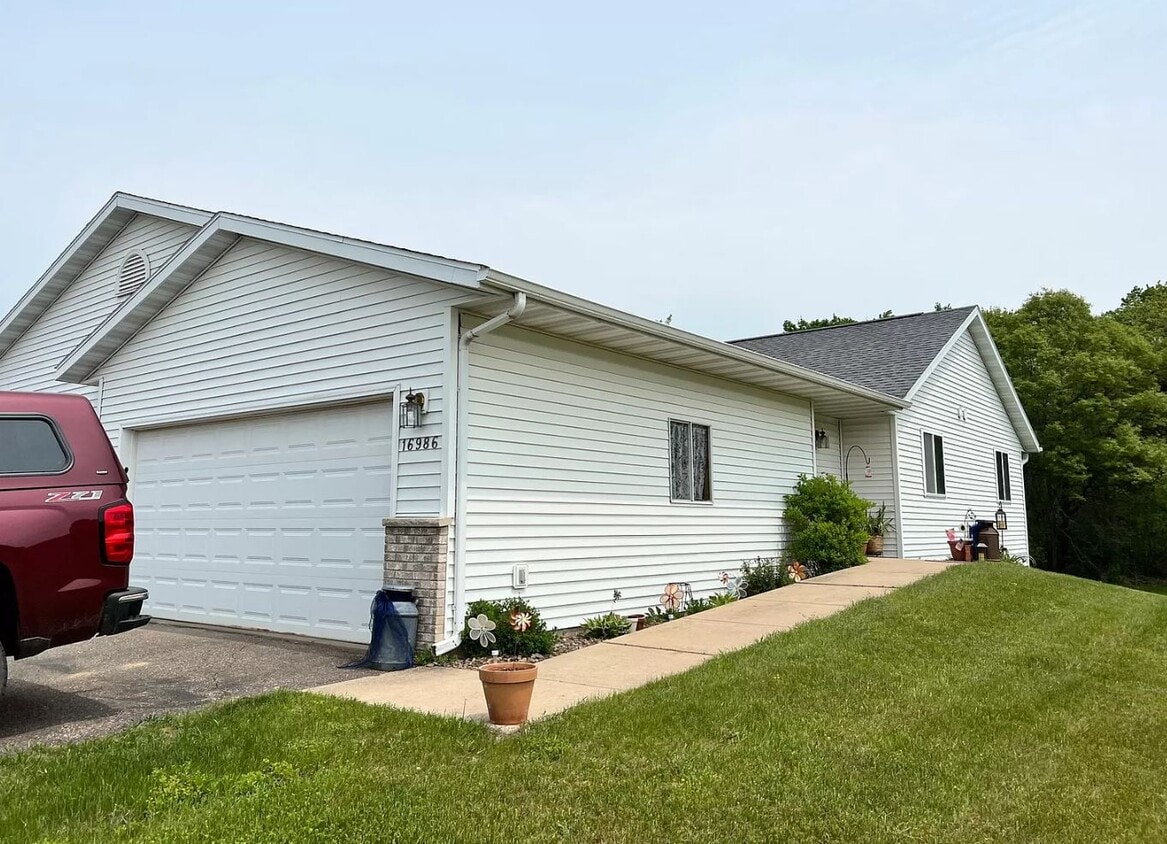 Foto principal - 16986 54th Ave