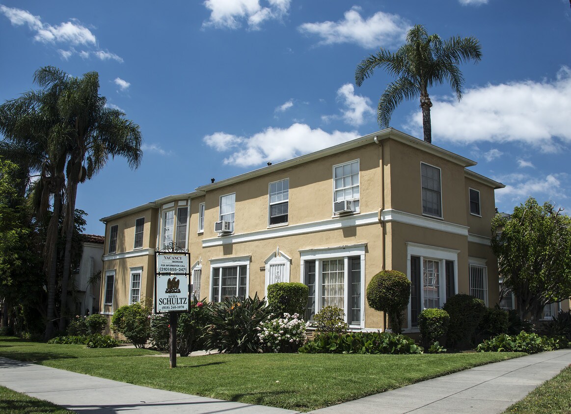 Primary Photo - 2075 N Vermont Ave