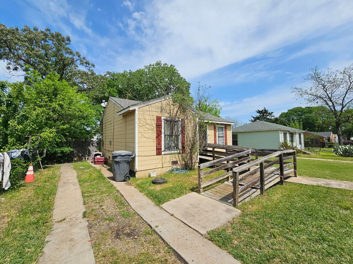 Building Photo - INVESTOR SPECIAL – PRIME LOCATION! FOR SAL...