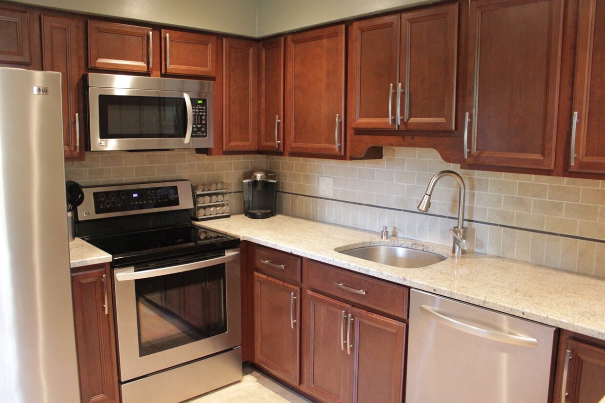 Updated East Falls Condo - 4000 Gypsy Ln