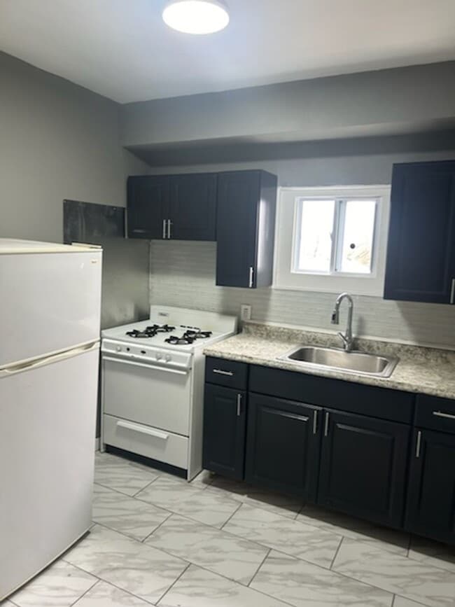 Spacious 3 bedroom apartment for rent in B... - Spacious 3 bedroom apartment for rent in B...