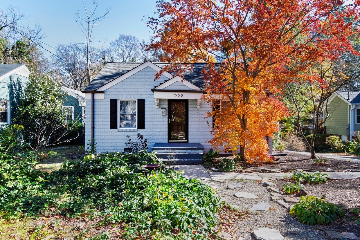 Foto principal - Charming Updated Bungalow in Raleigh’s Mordecai District!