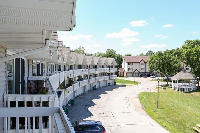 Building Photo - Summit Lake Apartments and Townhomes