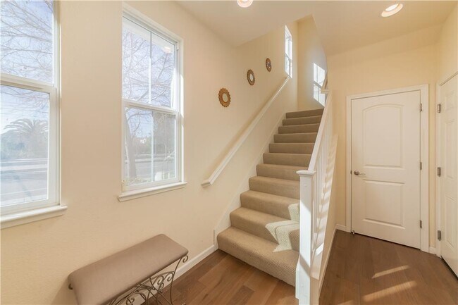 Entrada principal - 664 N Capitol Ave