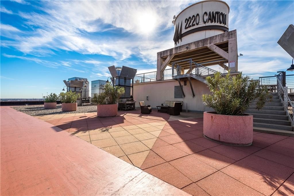 Foto principal - 2220 Canton St