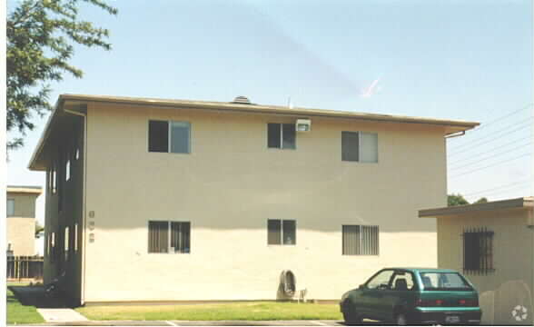 Building Photo - 628 W Washington Ave