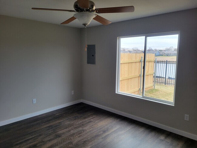 Foto del edificio - 1815 E 69th Ct N