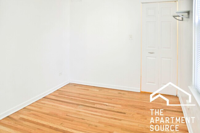 Foto del edificio - 2616 N Marshfield Ave