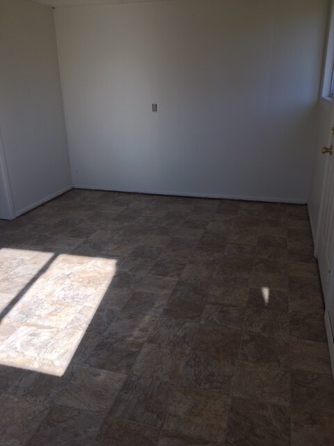 Building Photo - 2 Bedroom 1 Bath house Ready December 1st!