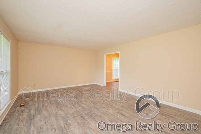 Building Photo - 3001 Pawnee Cir
