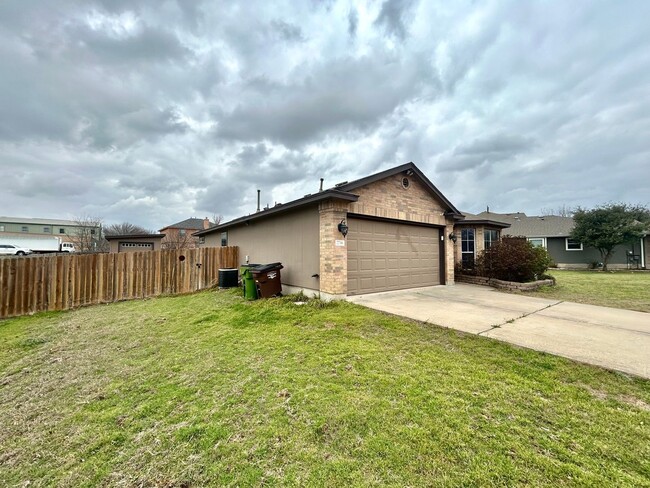 Building Photo - Charming and Cozy 3-Bed, 2-Bath Home!