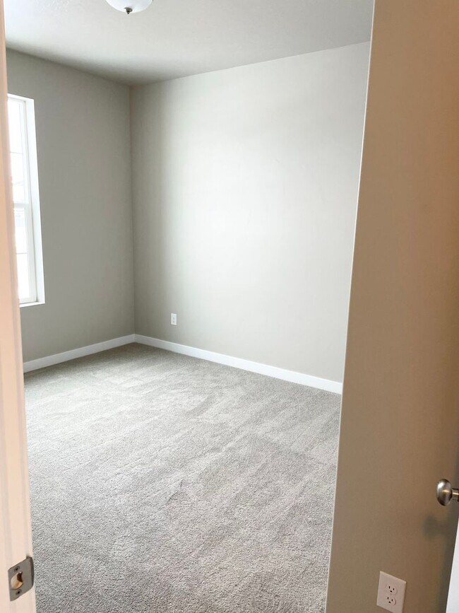 Building Photo - Brand New GORGEOUS Home