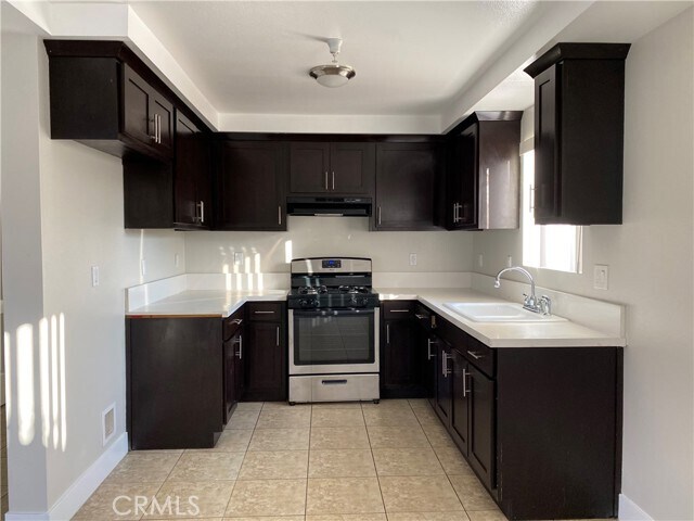 Building Photo - 601 W 84th St