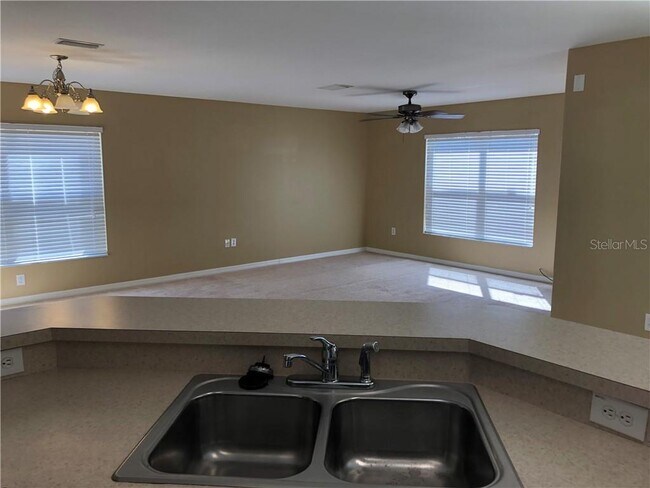 Building Photo - 10631 Shady Preserve Dr