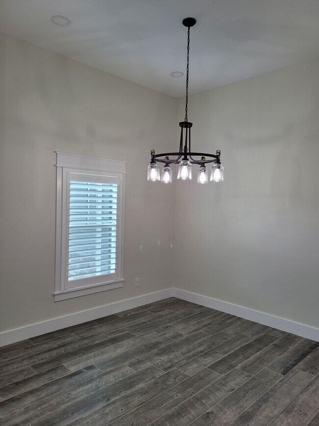 Foto del edificio - The Glades! Elegant 4 bedroom 2 bath