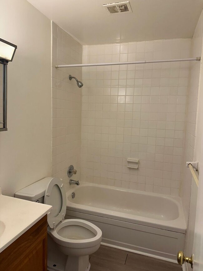 Foto del edificio - 2 Bedroom/2 bath Townhome