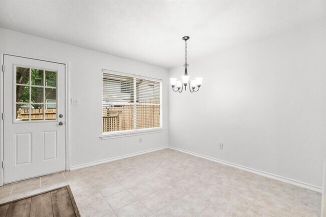 Building Photo - 302 Sentry Maple Pl