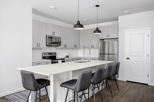 Enjoy sleek finishes and thoughtful details. - Grant Row Lofts