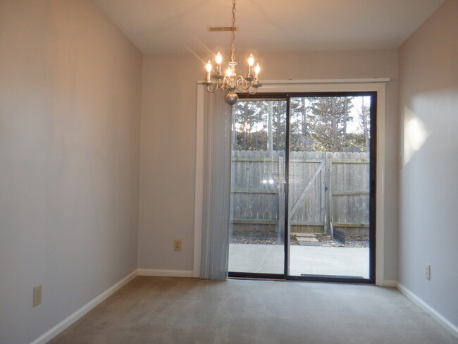 Dining area - 337 Oak Arbor Ln