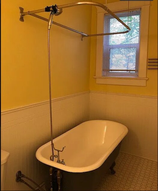 Photo du bâtiment - Charming 1 Bedroom in Heritage Building Available March 15th