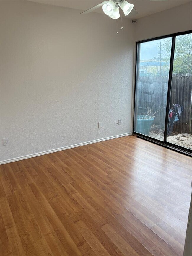 Foto del edificio - 701 Nelray Blvd