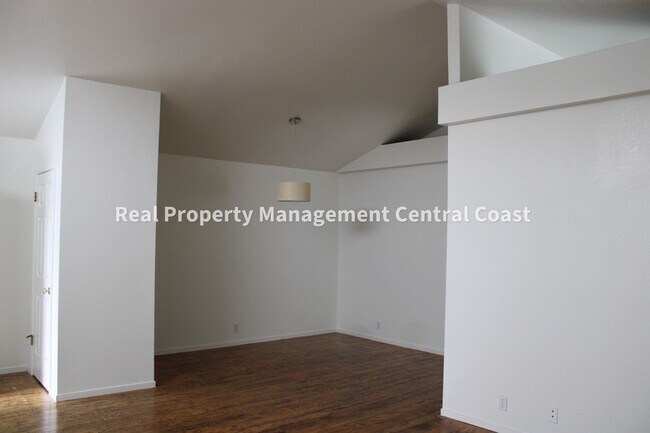 Building Photo - LEASE PENDING - 2 Bed, 2 Bath Ocean View C...