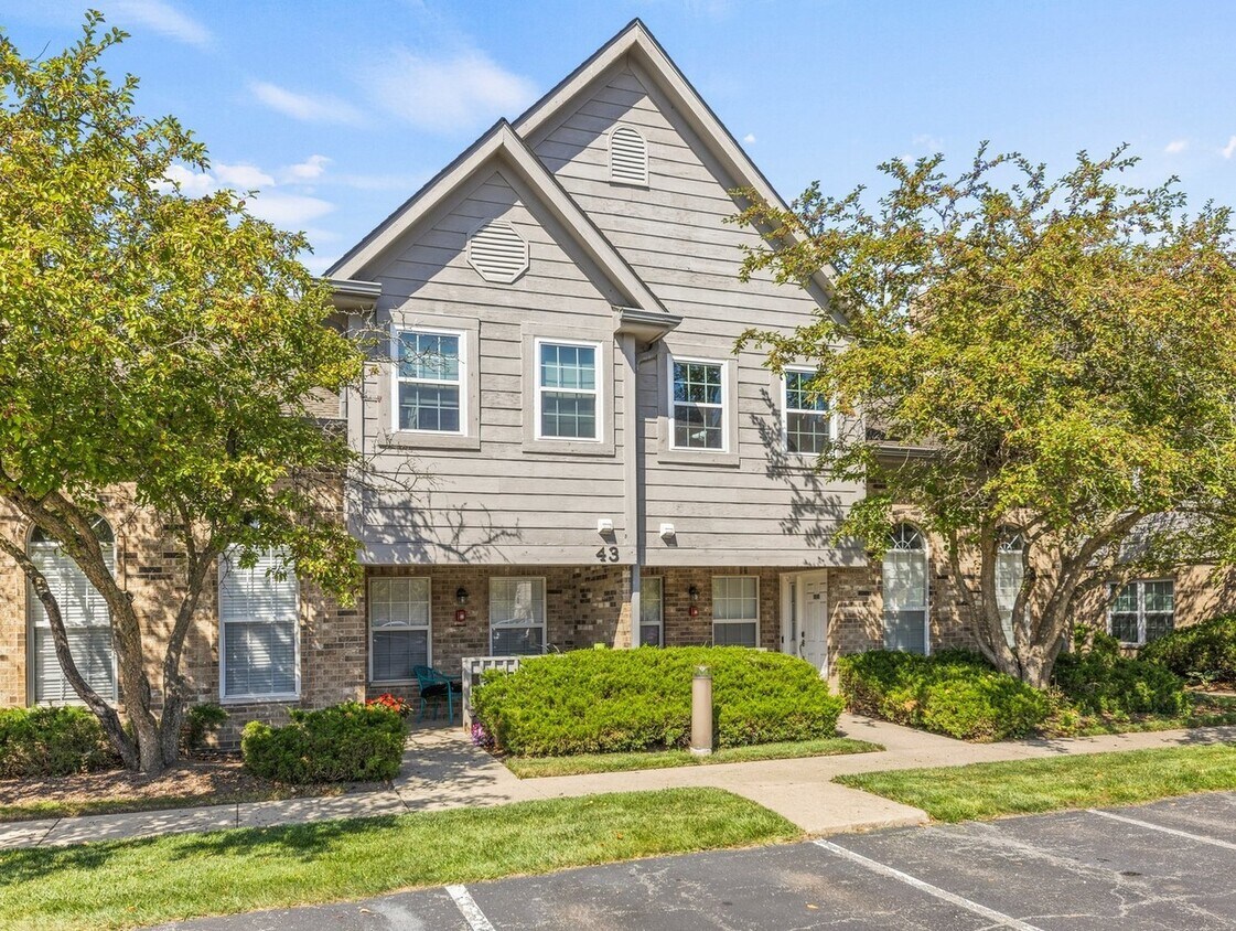 43 Foxcroft Rd Unit 111, Naperville, IL 60565 Condo for Rent in