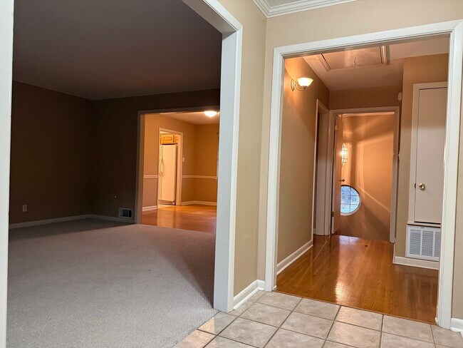 Foto del edificio - 323 Auburn Dr