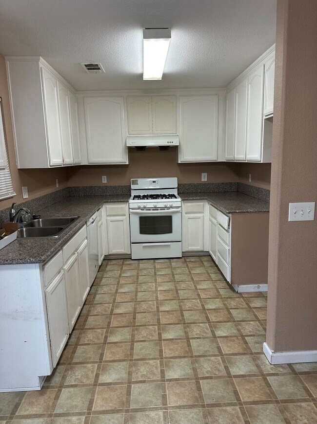 Foto del edificio - 1 Story Home