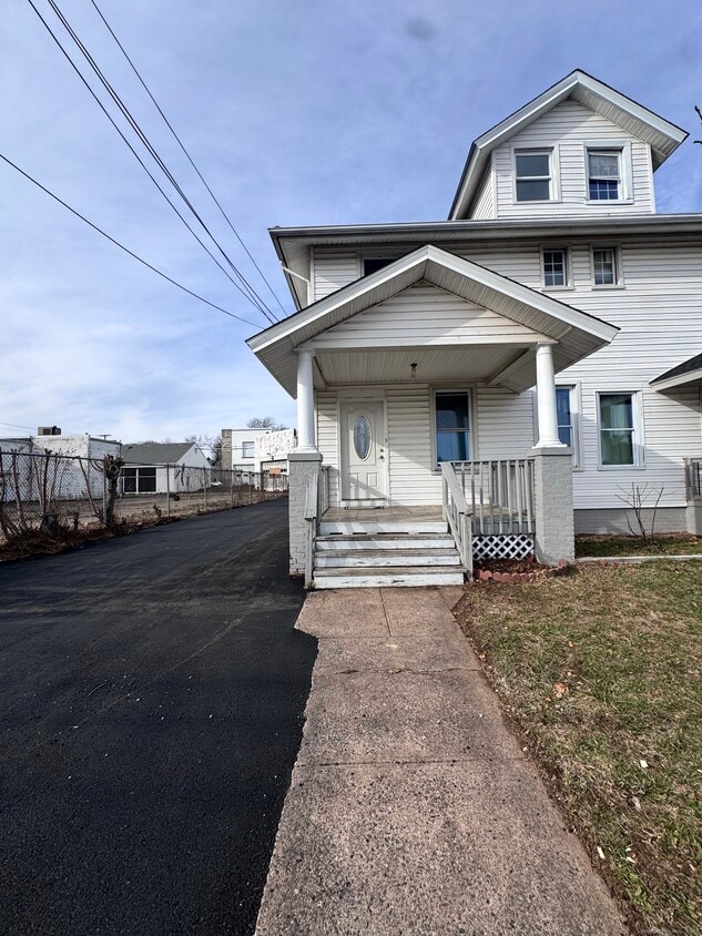 Primary Photo - 62 Marne St