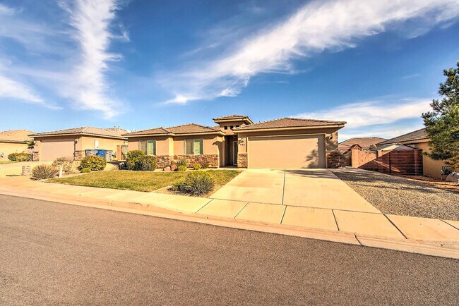 Foto del edificio - 3 bed 2 bath home with fully-fenced yard