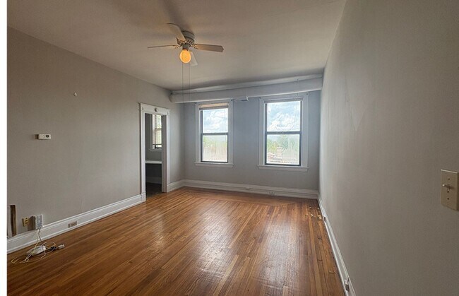 Foto del edificio - 3241 Jefferson Ave