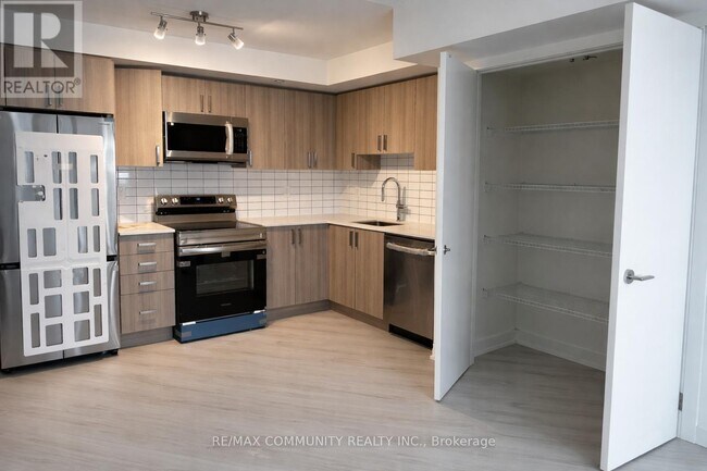 Photo du bâtiment - 1010 Sandy Beach Rd