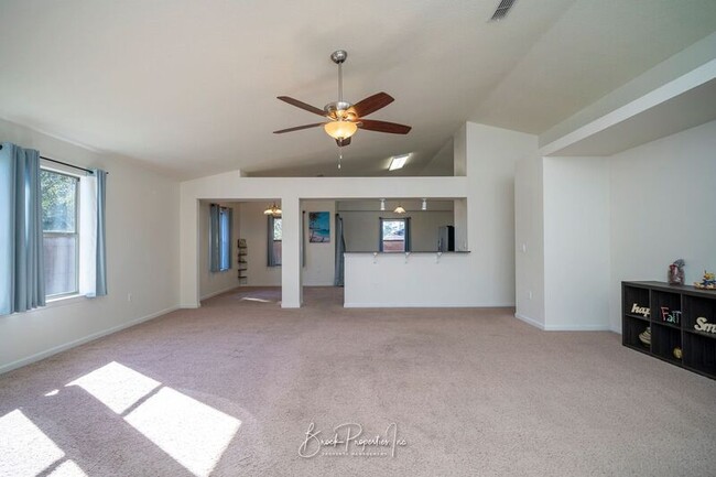 Foto del edificio - 711 Forgotten Creek Ln