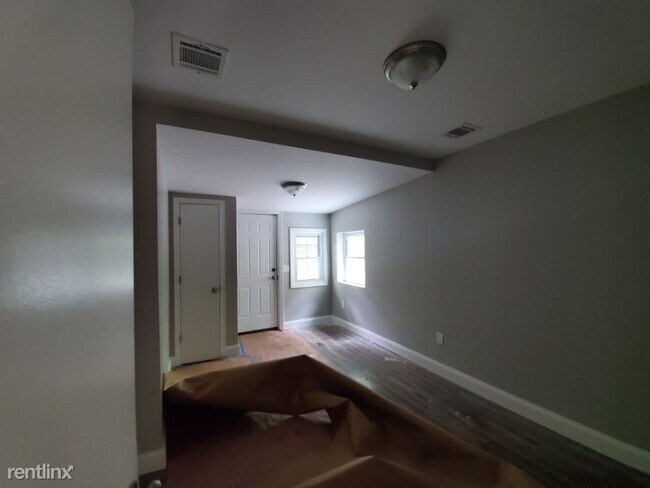 Building Photo - 3 br, 1 bath House - 117 Wiseman Rd