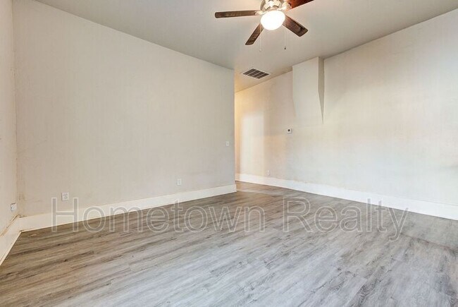 Foto del edificio - 413 E Washington Avenue