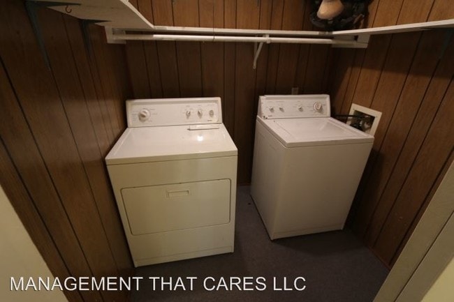 Building Photo - 2 br, 1.5 bath House - 5906 Noyes Court #4