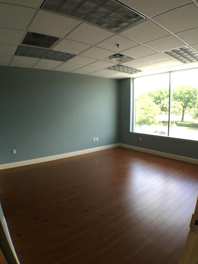 Foto del edificio - 6200 Metrowest Blvd