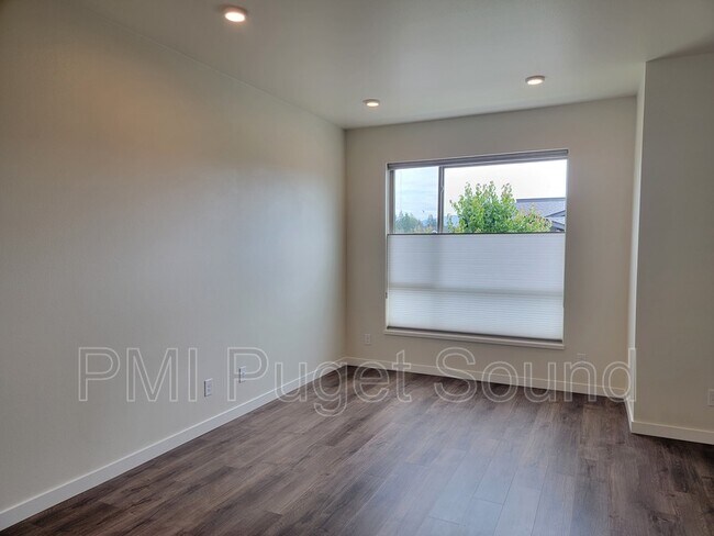 Building Photo - 32683 Madrona Ave SE