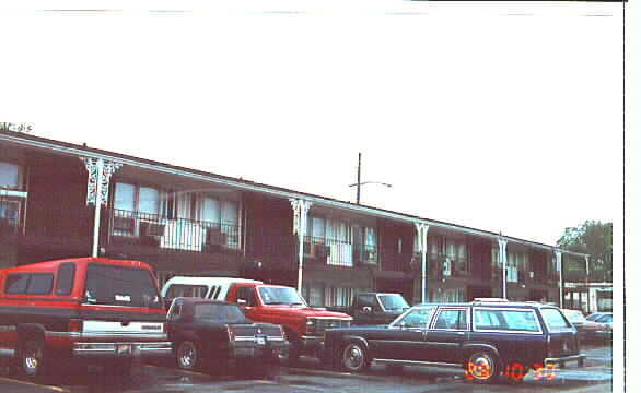 Building Photo - 2027 N Mannheim Rd