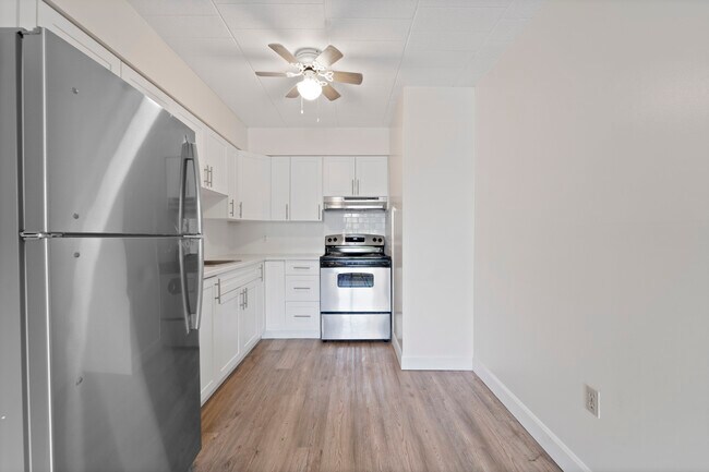 Photo du bâtiment - Linden Tower Apartments